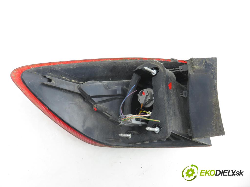 FORD MONDEO IV Turnier (BA7) KOMBI 2011 103,00 2.0 TDCi - QXBA 1997,00 Svetlo pravé zadné BS7113404B