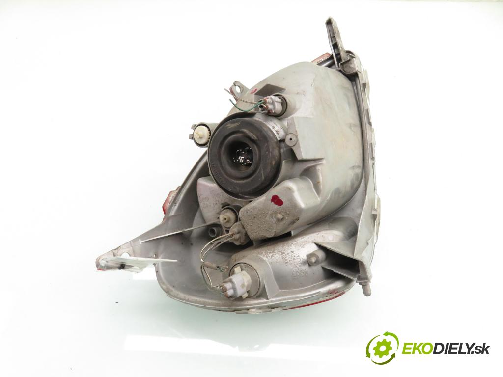TOYOTA YARIS (_P1_) HB 2000 64,00 1.3 (SCP12_) - 2SZ-FE 1298,00 světlo LP