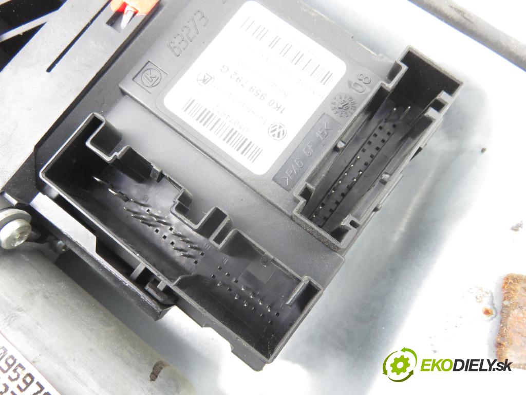 VW GOLF V (1K1) HB 2006 66,00 1.9 TDI PD 90 - BRU 1896,00 mechanismus oken PPE 3D 1K0959702K ; 1K0959792G