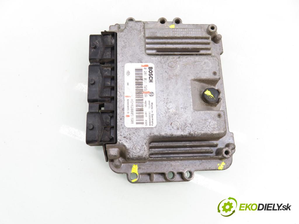 OPEL VIVARO A Skrzynia (X83) FURGON 2004 74,00 1.9 CDTI 101 - F9Q 760 1870,00 Riadiaca jednotka Motor 0281011529 ; 8200389519