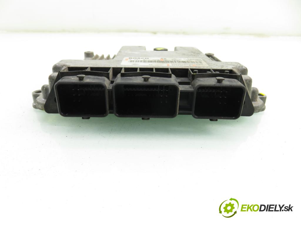 OPEL VIVARO A Skrzynia (X83) FURGON 2004 74,00 1.9 CDTI 101 - F9Q 760 1870,00 Riadiaca jednotka Motor 0281011529 ; 8200389519