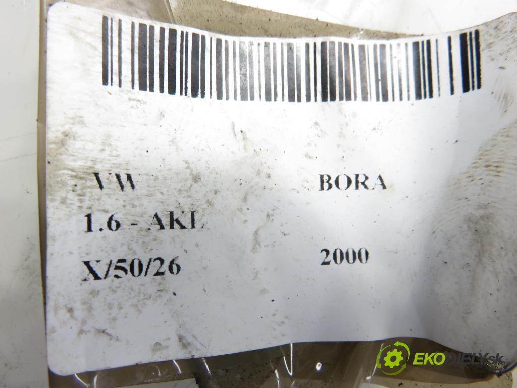 VW BORA (1J2) SEDAN 2000 74,00 1.6 - AKL 1595,00 KOMPRESOR: klimatizácie 1J0820803A (Kompresor klimatizácie)