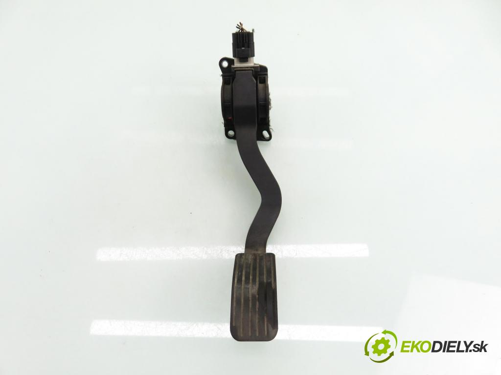 PEUGEOT 307 (3A/C) HB 2004 50,00 1.4 HDi - 8HZ (DV4TD) 1398,00 potenciometr plynového pedálu 0280752251 ; 9646702180 (Potenciometr plynového pedálu)