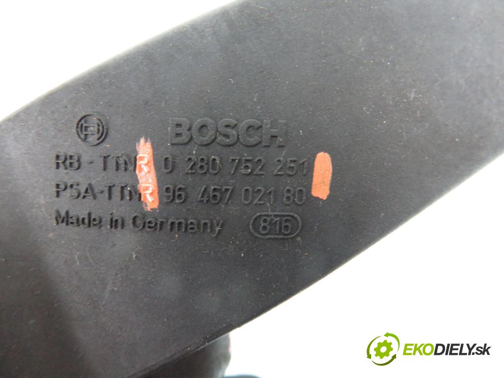 PEUGEOT 307 (3A/C) HB 2004 50,00 1.4 HDi - 8HZ (DV4TD) 1398,00 potenciometr plynového pedálu 0280752251 ; 9646702180 (Potenciometr plynového pedálu)
