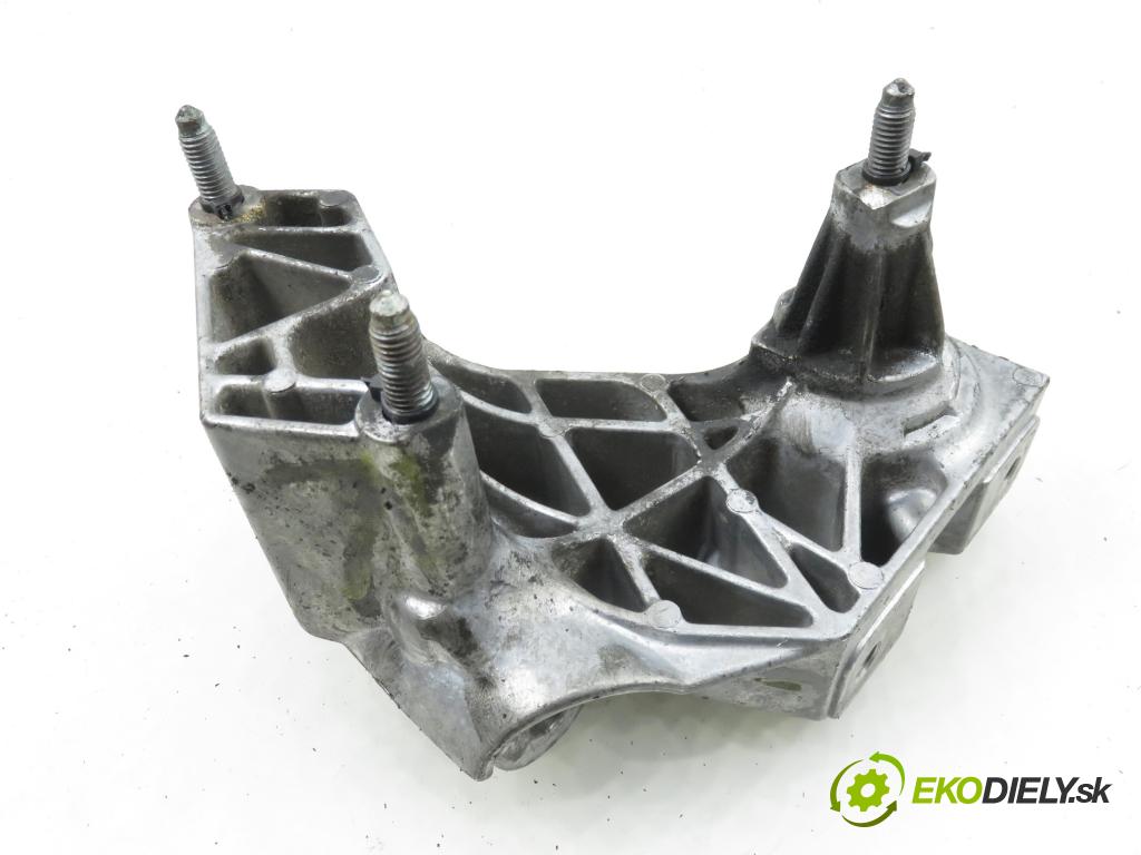 VW GOLF IV (1J1) HB 1999 50,00 1.9 SDI - AGP 1896,00 Uchytenie Motor 038199207J