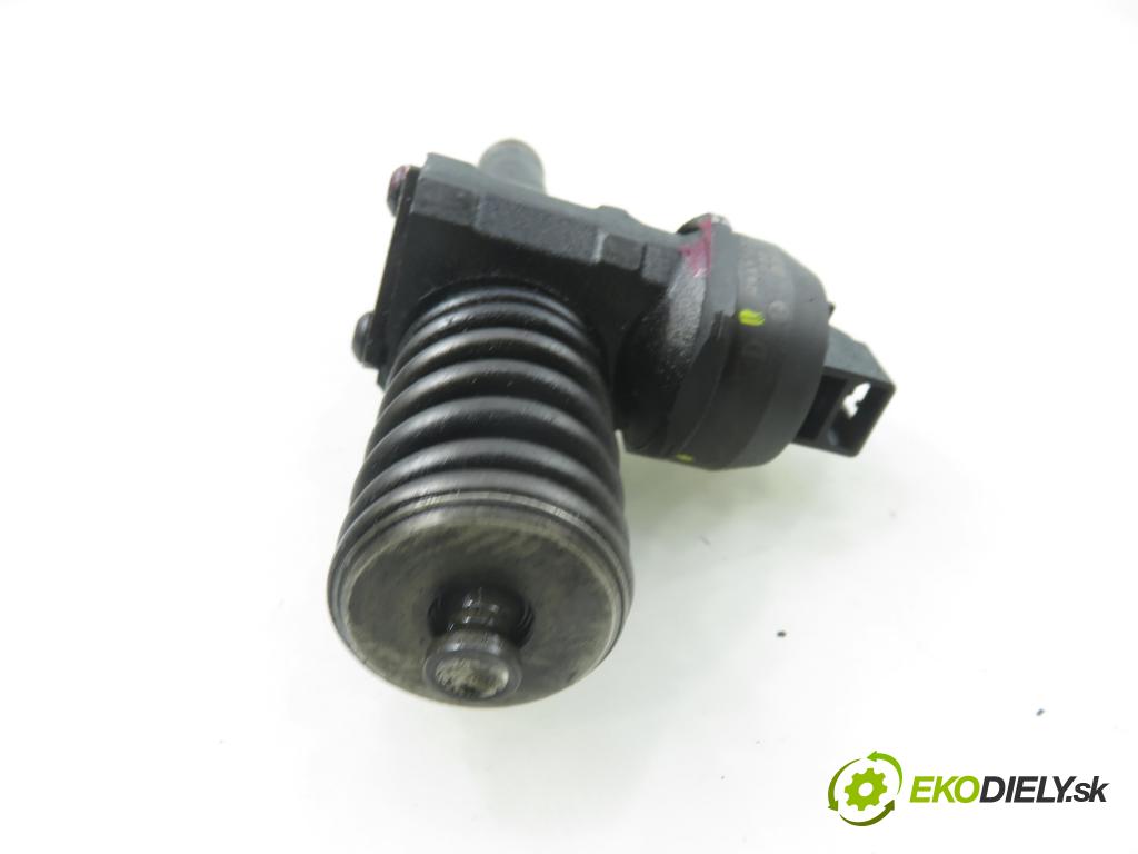 AUDI A4 (8E2, B6) SEDAN 2001 96,00 1.9 TDI PD 130 - AWX 1896,00 vstříkovač 038130073BA ; 0414720216 (Vstřikovač paliva)
