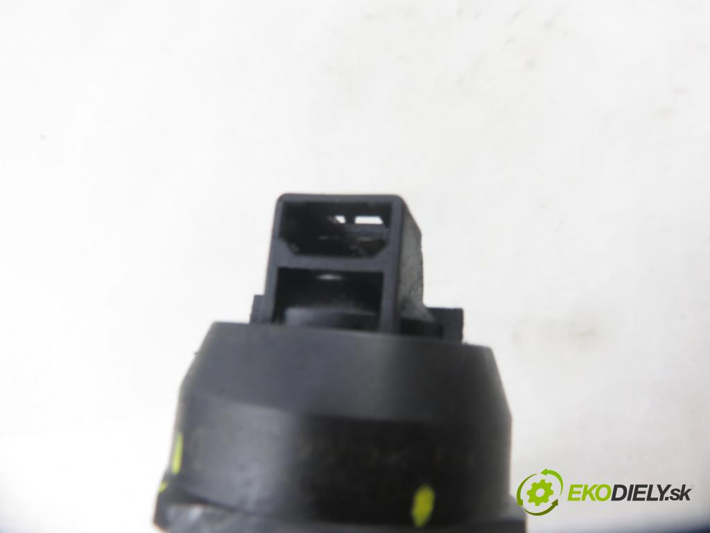 AUDI A4 (8E2, B6) SEDAN 2001 96,00 1.9 TDI PD 130 - AWX 1896,00 vstříkovač 038130073BA ; 0414720216 (Vstřikovač paliva)