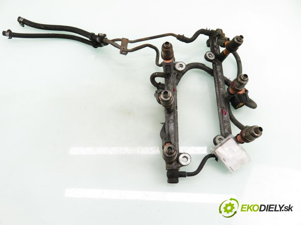 SUZUKI VITARA (ET, TA, TD) TERENOWY 1996 100,00 2.0 V6 24 136 (SV620) - H 20 A 1998,00 lišta vstřikovací  (Vstřikovací lišta)