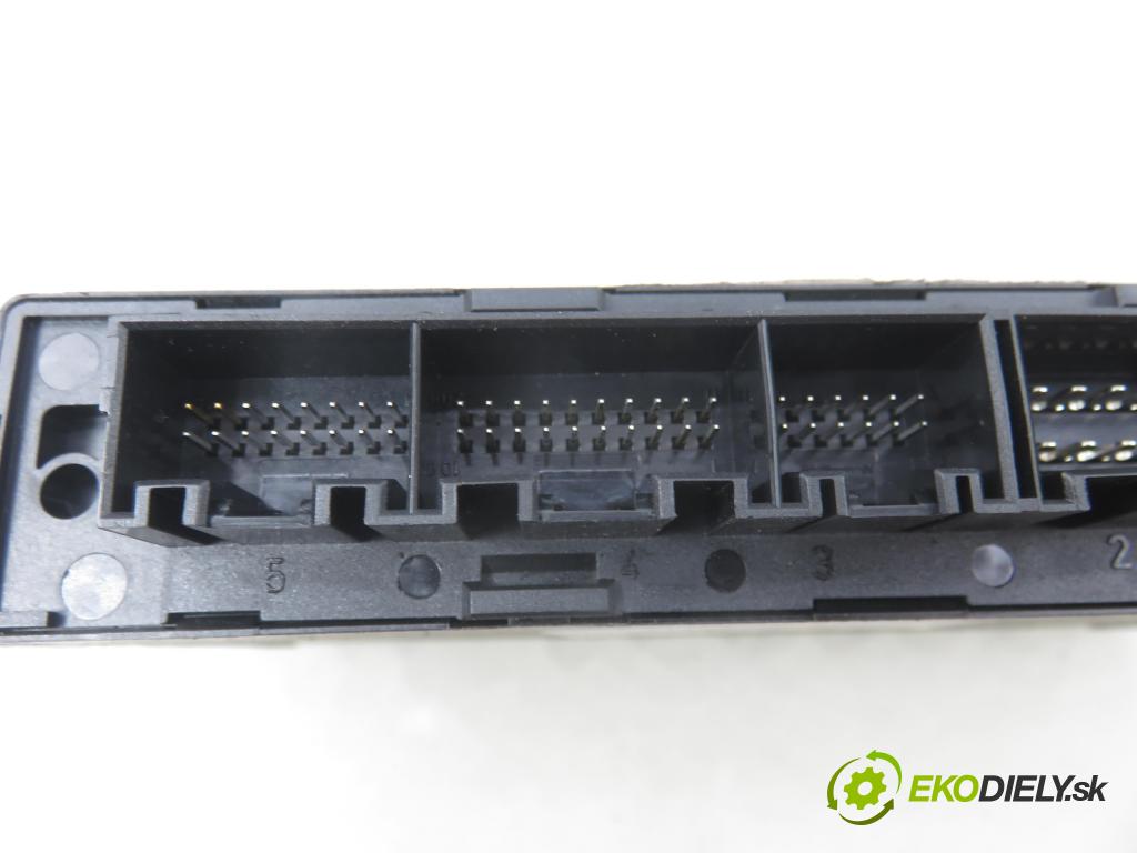 AUDI A4 Avant (8E5, B6) KOMBI 2004 96,00 1.9 TDI - AWX 1896,00 MODUL komfortu 8E0959433AR ; 00002727B4