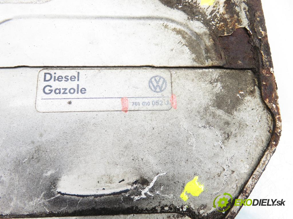 VW TRANSPORTER IV Skrzynia (70XA) FURGON 1993 57,00 2.4 D - AAB 2370,00 Dvierka nádrže paliva 701010052J (Kľučka dverí ostatné)