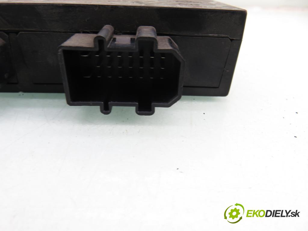 VW BORA (1J2) SEDAN 2000 74,00 1.6 - AKL 1595,00 MODUL komfortu 1J0959799N ; 5DK00795450