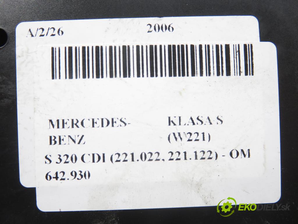 MERCEDES-BENZ KLASA S (W221) SEDAN 2006 173,00 S 320 CDI (221.022, 221.122) - OM 642.930 2987,00 motorek zámku centrálního 2218000248