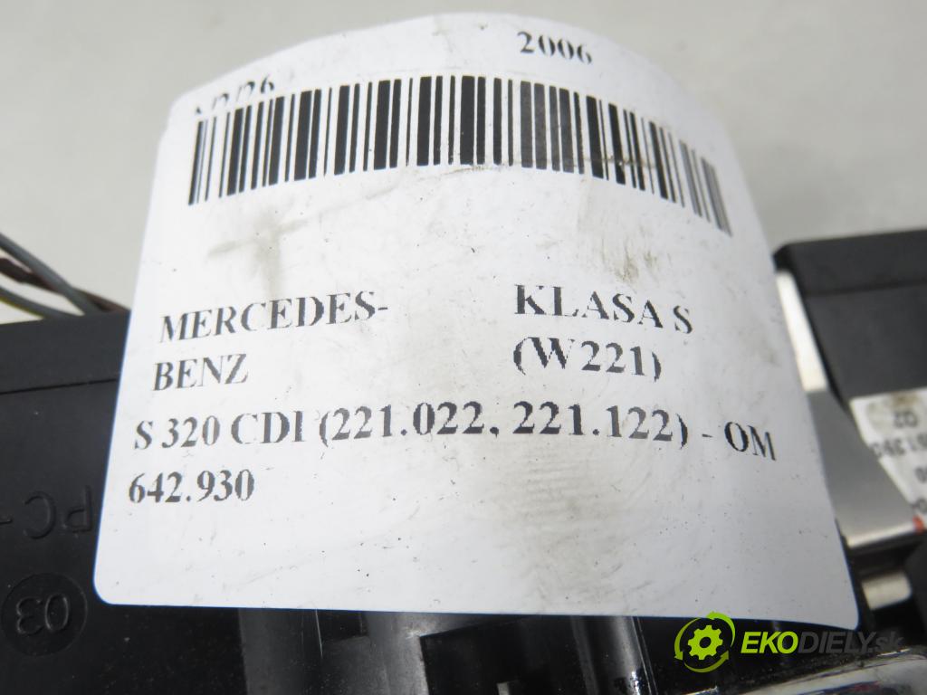 MERCEDES-BENZ KLASA S (W221) SEDAN 2006 173,00 S 320 CDI 235 - OM 642.930 2987,00 přepínač světla A2215451104