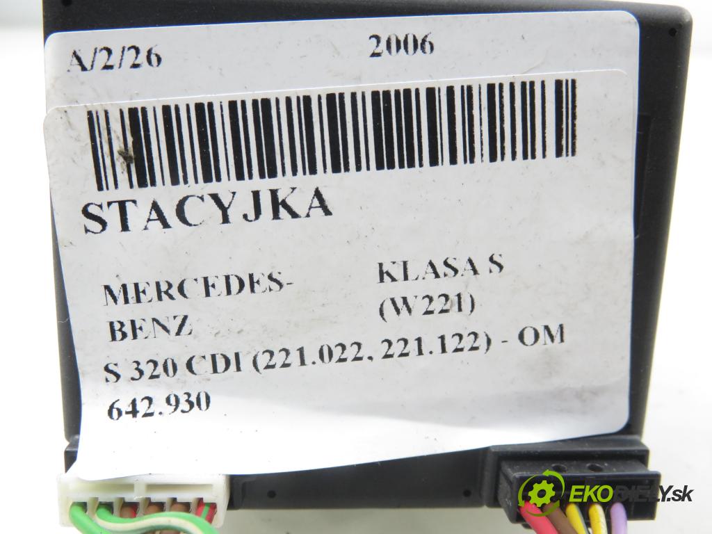 MERCEDES-BENZ KLASA S (W221) SEDAN 2006 173,00 S 320 CDI (221.022, 221.122) - OM 642.930 2987,00 spinačka 2215450508 (Spínacia skrinka)