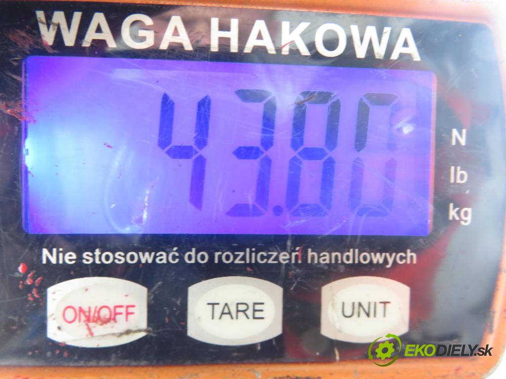 VW GOLF IV (1J1) HB 2001 81,00 1.9 TDI 110 - ASV 1896,00 Výstuha zadná ABS 