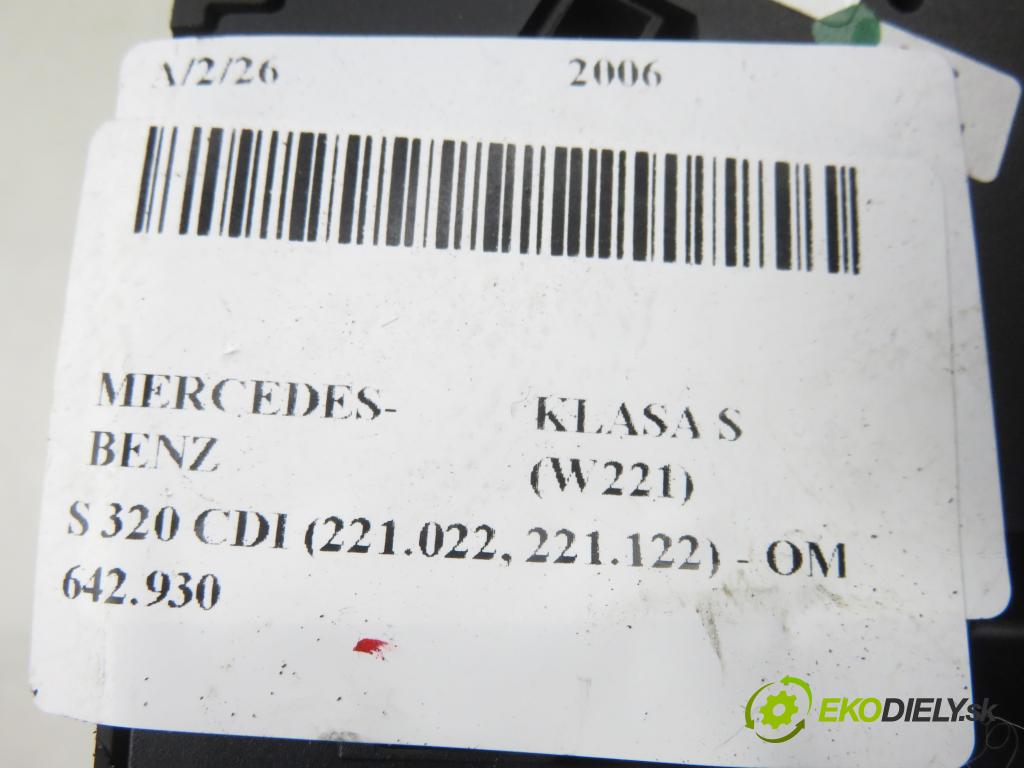 MERCEDES-BENZ KLASA S (W221) SEDAN 2006 173,00 S 320 CDI 235 - OM 642.930 2987,00 přepínač ovládaní ŽIDLE A2218700458