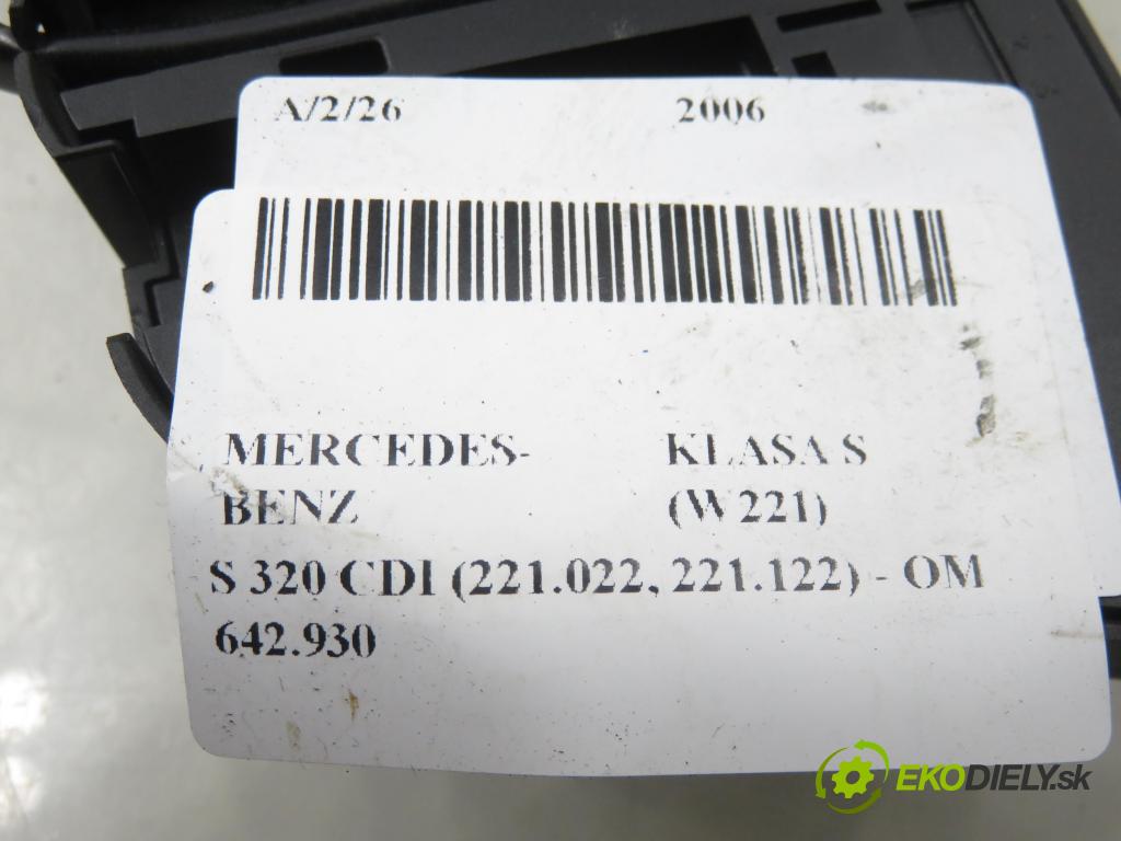 MERCEDES-BENZ KLASA S (W221) SEDAN 2006 173,00 S 320 CDI 235 - OM 642.930 2987,00 přepínač ovládaní ŽIDLE A2218700558