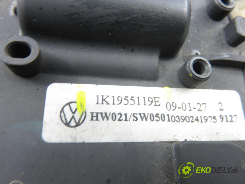 VW GOLF V Variant (1K5) KOMBI 2009 103,00 2.0 TDI 16V - CBDB 1968,00 Motorček stieračov predný 1K1955119E ; 1397220501