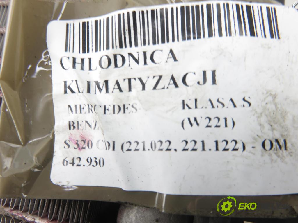 MERCEDES-BENZ KLASA S (W221) SEDAN 2006 173,00 S 320 CDI 235 - OM 642.930 2987,00 chladič klimatizácie A2215000554 (Chladič klimatizácie)