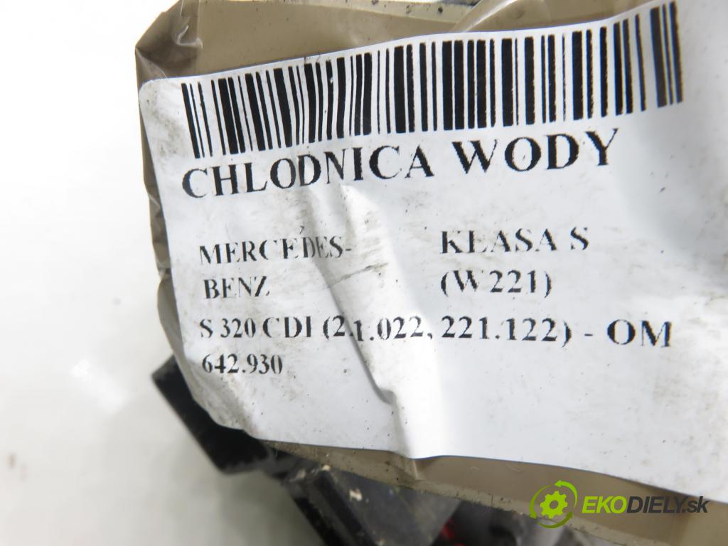 MERCEDES-BENZ KLASA S (W221) SEDAN 2006 173,00 S 320 CDI (221.022, 221.122) - OM 642.930 2987,00 chladič vody A2215000203
