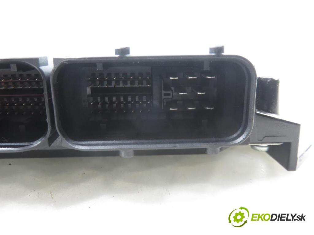 MAZDA 5 (CR19) MINIVAN 2006 81,00 2.0 MZR-CD 110 - RF7J 1998,00 Riadiaca jednotka Motor 2758006459 ; RF7N18881M