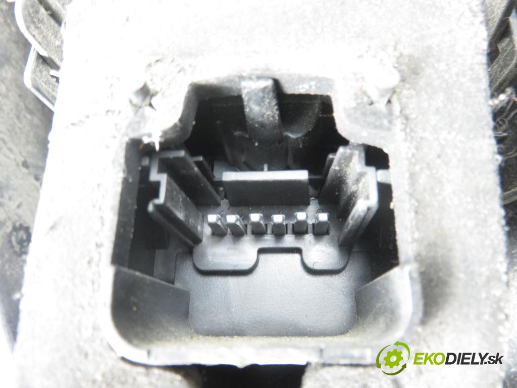 RENAULT GRAND SCENIC II (JM0/1_) HB 2006 88,00 1.9 dCi 120 - F9Q 812 1870,00 světlo levé zadní 8200493374 ; 8200493374G