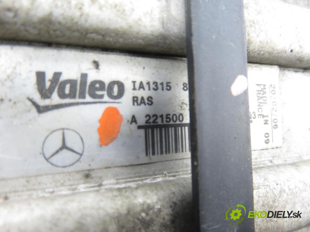 MERCEDES-BENZ KLASA S (W221) SEDAN 2006 173,00 S 320 CDI (221.022, 221.122) - OM 642.930 2987,00 chladič intercooler A2215001000
