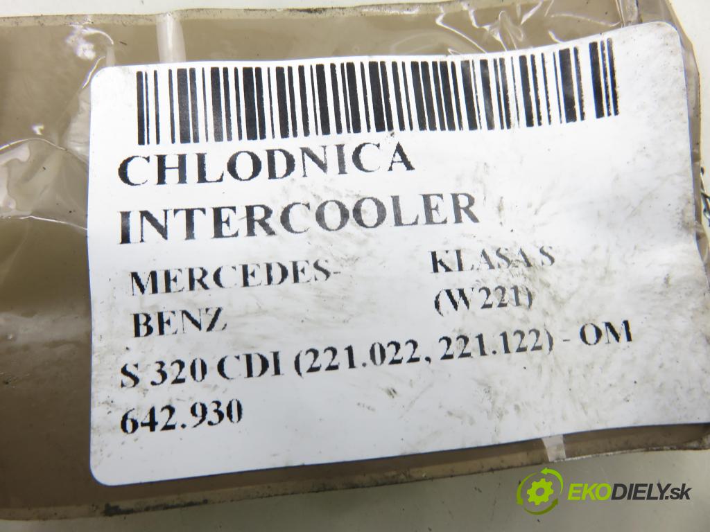 MERCEDES-BENZ KLASA S (W221) SEDAN 2006 173,00 S 320 CDI (221.022, 221.122) - OM 642.930 2987,00 chladič intercooler A2215001000