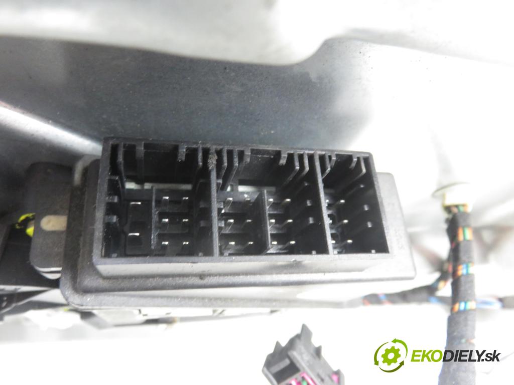 SKODA FABIA I (6Y2) HB 2002 74,00 1.9 TDI - ATD 1896,00 mechanismus oken PPE 601959802 ; MR6400549F ; 6Y0637756C