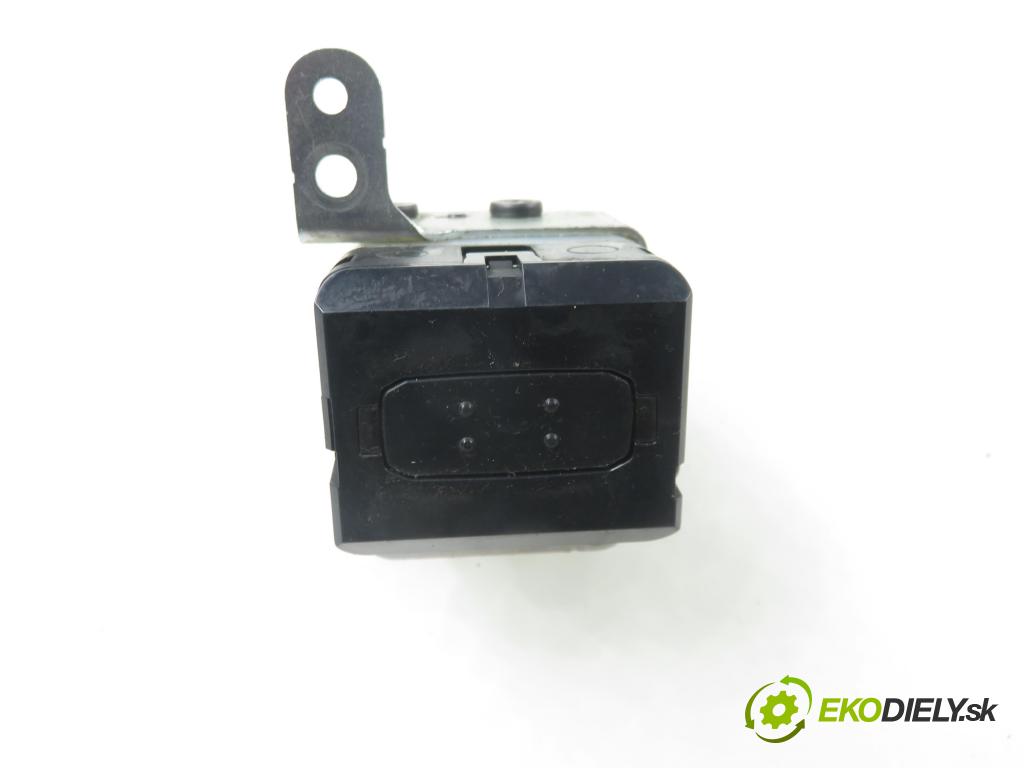 TOYOTA COROLLA Verso (ZER_, ZZE12_, R1_) MINIVAN 2005 85,00 2.0 D-4D (CUR10_) - 1CD-FTV 1995,00 spínačka 626399000 ; 15A7101 (Spínací skříňka)
