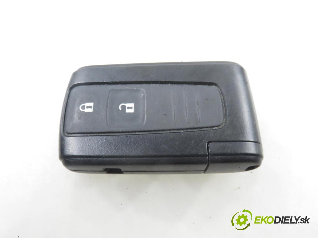 TOYOTA COROLLA Verso (ZER_, ZZE12_, R1_) MINIVAN 2005 85,00 2.0 D-4D (CUR10_) - 1CD-FTV 1995,00 spínačka 626399000 ; 15A7101 (Spínací skříňka)