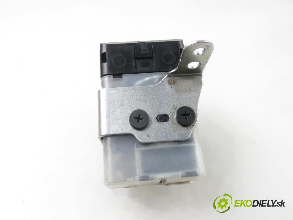 TOYOTA COROLLA Verso (ZER_, ZZE12_, R1_) MINIVAN 2005 85,00 2.0 D-4D (CUR10_) - 1CD-FTV 1995,00 spínačka 626399000 ; 15A7101 (Spínací skříňka)