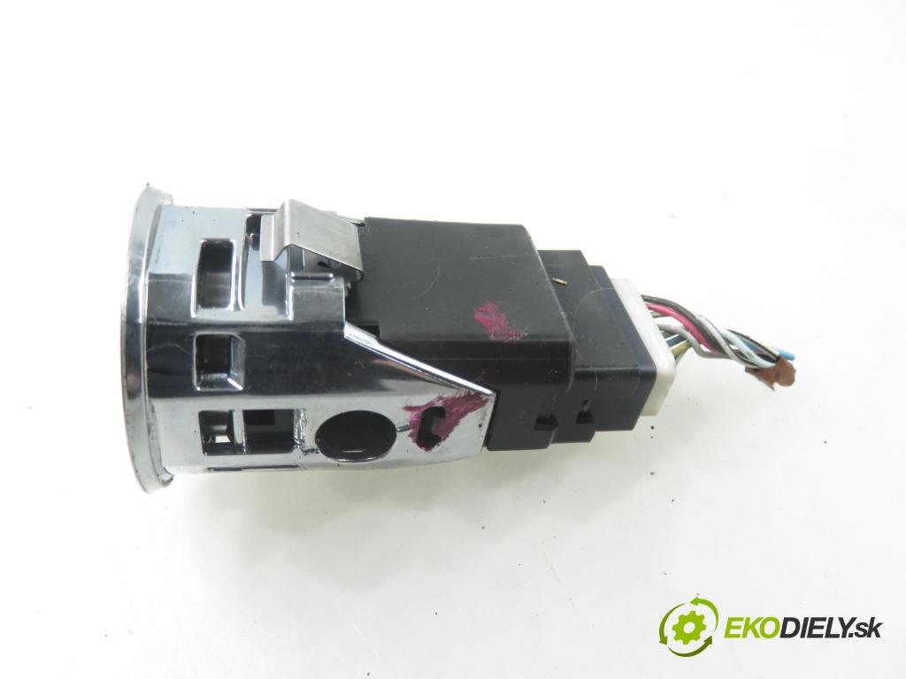 TOYOTA COROLLA Verso (ZER_, ZZE12_, R1_) MINIVAN 2005 85,00 2.0 D-4D (CUR10_) - 1CD-FTV 1995,00 spínačka 626399000 ; 15A7101 (Spínací skříňka)