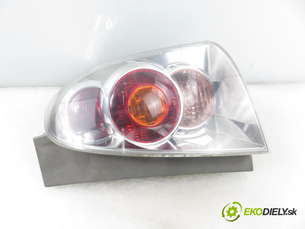 TOYOTA COROLLA Verso (ZER_, ZZE12_, R1_) MINIVAN 2005 85,00 2.0 D-4D (CUR10_) - 1CD-FTV 1995,00 Svetlo pravé zadné 