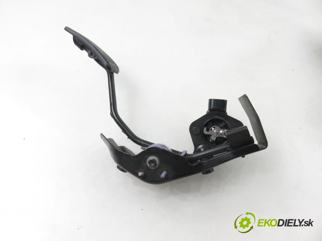 TOYOTA COROLLA Verso (ZER_, ZZE12_, R1_) MINIVAN 2005 85,00 2.0 D-4D (CUR10_) - 1CD-FTV 1995,00 Potenciometer plynu  8928152021 ; 1983003041 (Potenciometer plynového pedálu)
