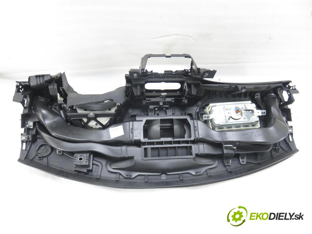 RENAULT TWINGO III (BCM_) HB 2014 52,00 1.0 SCe 70 - H4D 400 999,00 palubovka