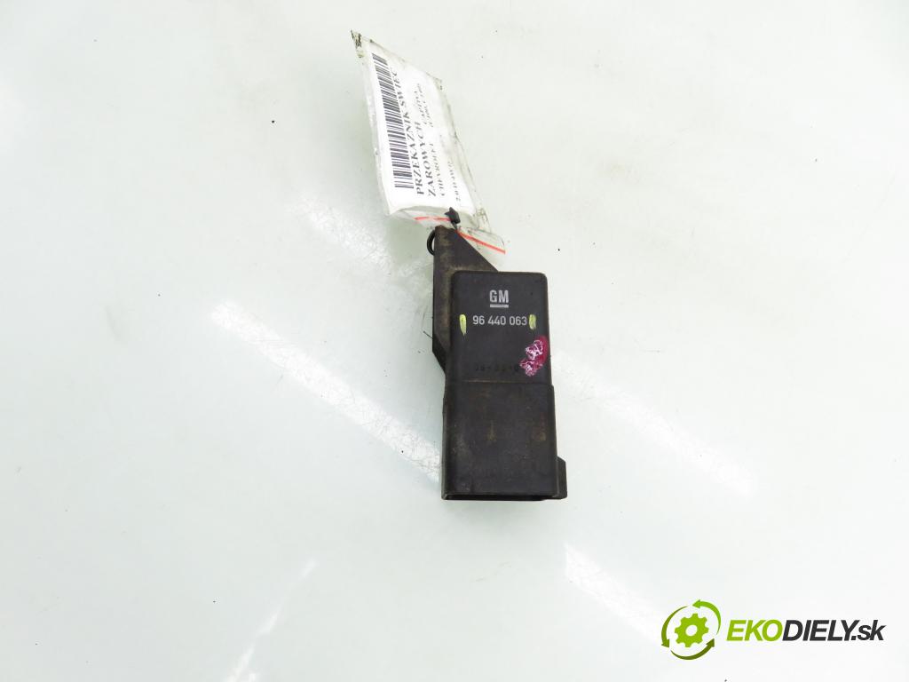 CHEVROLET CAPTIVA (C100, C140) SUV 2007 110,00 2.0 D 4WD 1991,00 RELÉ: JÚN: 96440063 ; 0281003041
