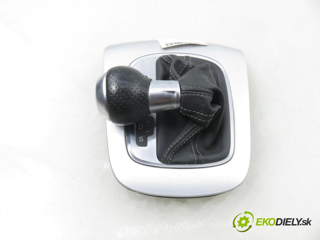 AUDI Q3 (8U) KŮŽE barva ČERNÁ: Malé: Škrábance: Malé: Škrábance: KOSTKA: 10 PIN