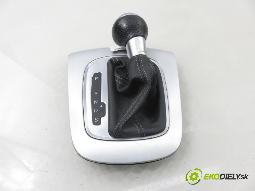 AUDI Q3 (8U) KŮŽE barva ČERNÁ: Malé: Škrábance: Malé: Škrábance: KOSTKA: 10 PIN
