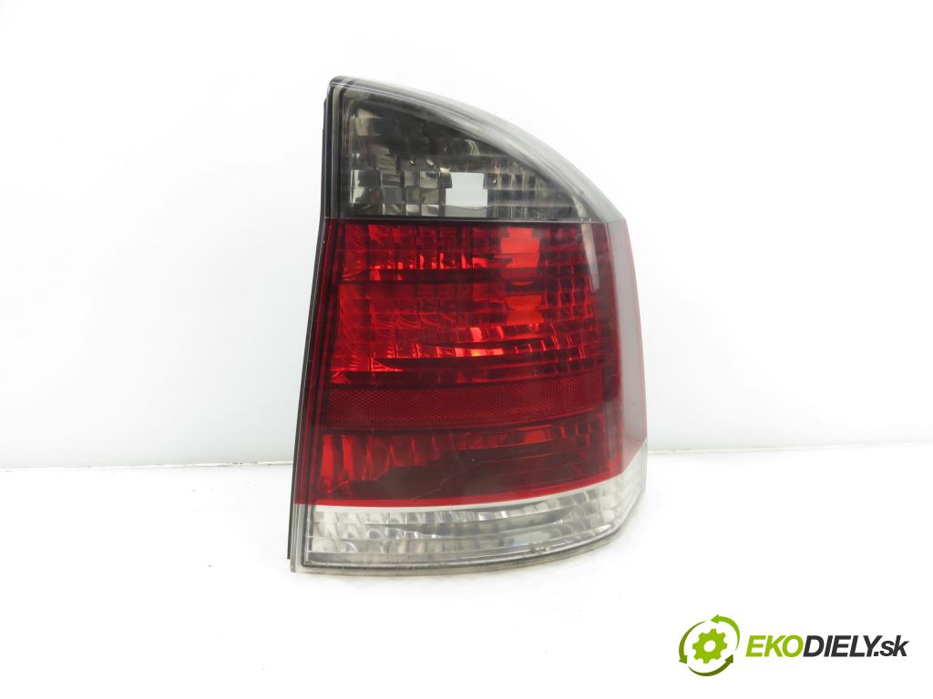 OPEL VECTRA C (Z02) SEDAN 2002 81,00 1.8 - Z 18 XEL 1796,00 světlo pravé zadní 13130646