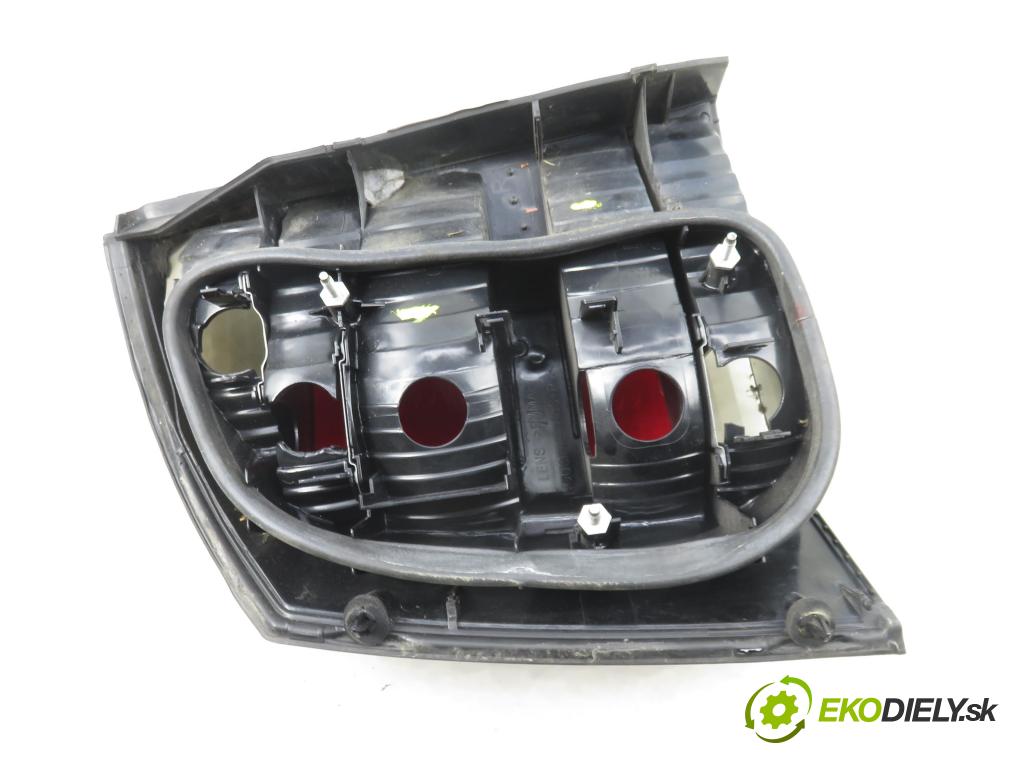 OPEL VECTRA C (Z02) SEDAN 2002 81,00 1.8 - Z 18 XEL 1796,00 světlo pravé zadní 13130646