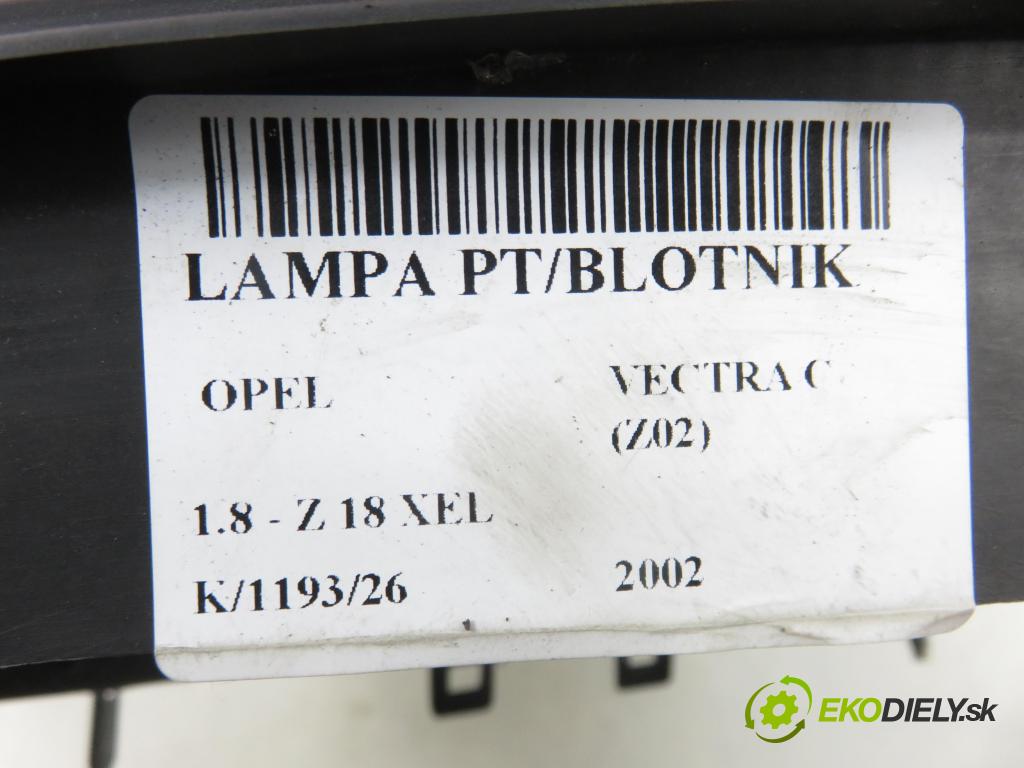 OPEL VECTRA C (Z02) SEDAN 2002 81,00 1.8 - Z 18 XEL 1796,00 světlo pravé zadní 13130646