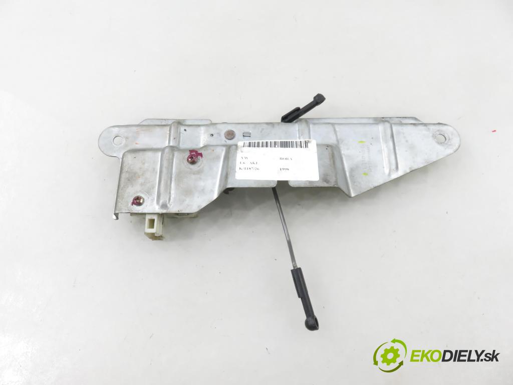 VW BORA (1J2) SEDAN 1998 74,00 1.6 - AKL 1595,00 zámok dveří kufr EL. 1J5827425C