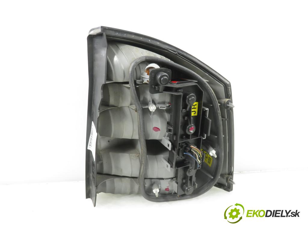 OPEL VECTRA C (Z02) SEDAN 2002 81,00 1.8 - Z 18 XEL 1796,00 světlo levé zadní 13157772
