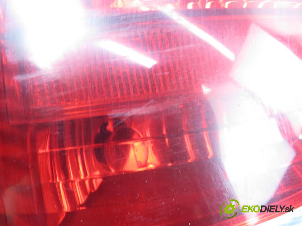 OPEL VECTRA C (Z02) SEDAN 2002 81,00 1.8 - Z 18 XEL 1796,00 světlo levé zadní 13157772