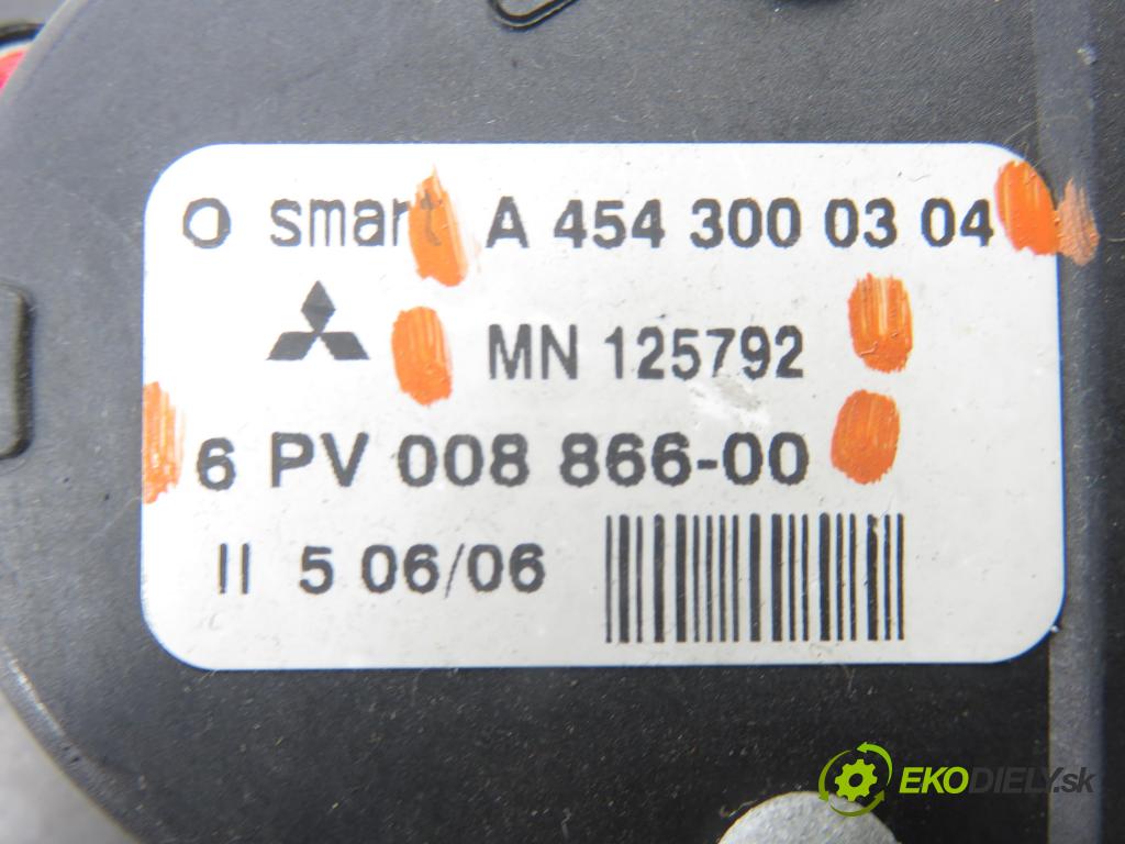 SMART FORFOUR (454) HB 2006 70,00 1.5 CDI 95 1493,00 Potenciometer plynu A4543000304 ; MN125792 ; 6PV00886600 (Potenciometer plynového pedálu)
