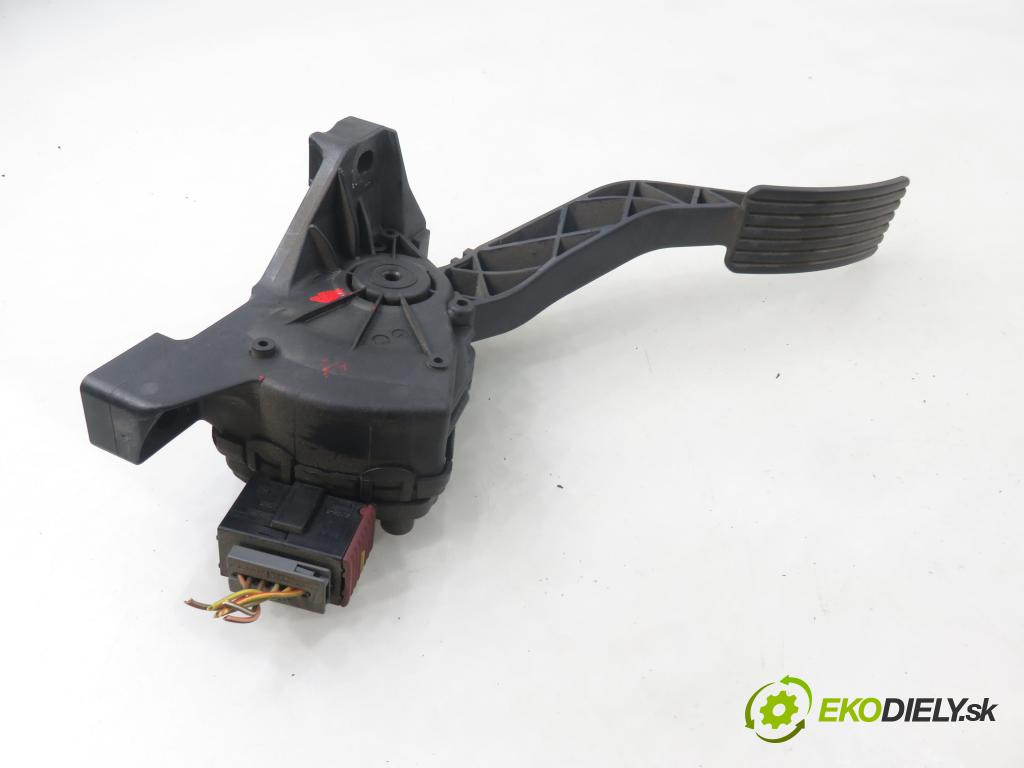SMART FORFOUR (454) HB 2006 70,00 1.5 CDI 95 1493,00 Potenciometer plynu A4543000304 ; MN125792 ; 6PV00886600 (Potenciometer plynového pedálu)