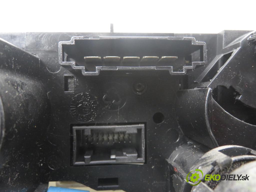 SMART FORFOUR (454) HB 2006 70,00 1.5 CDI 95 1493,00 Panel topení KLIMATIZACE: A4548300485
