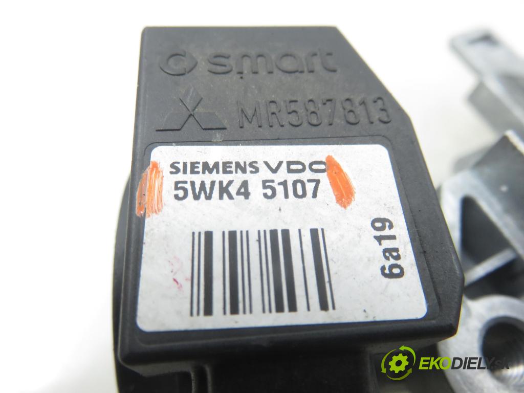 SMART FORFOUR (454) HB 2006 70,00 1.5 CDI (454.001) - OM 639.939 1493,00 spinačka 4408A040 ; 5WK45107 (Spínacia skrinka)