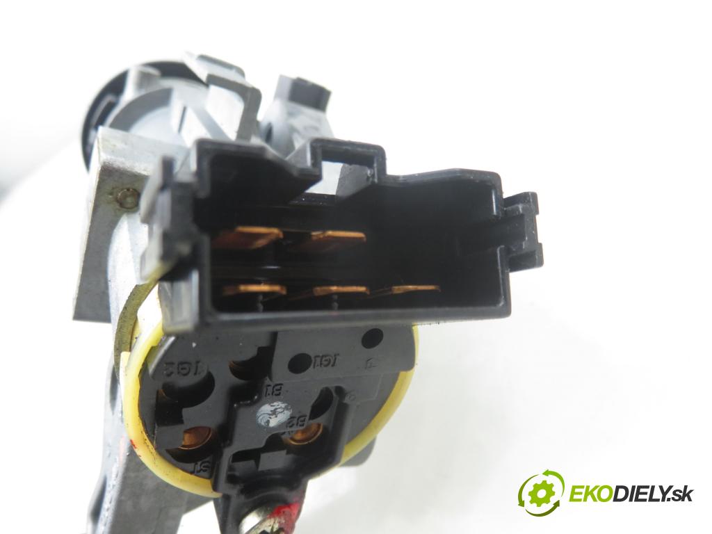 SMART FORFOUR (454) HB 2006 70,00 1.5 CDI (454.001) - OM 639.939 1493,00 spinačka 4408A040 ; 5WK45107 (Spínacia skrinka)